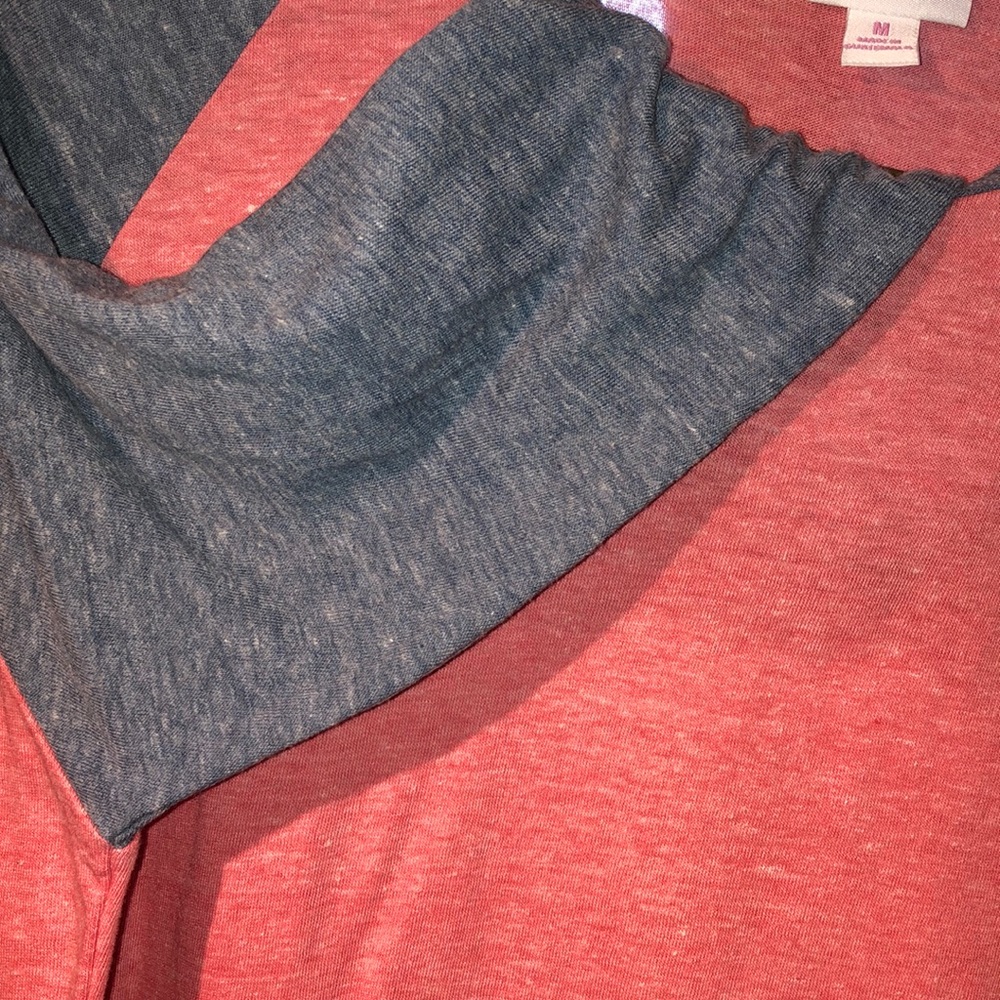 NWT Randy Tee 🌺 3/$21 - Picture 2 of 3